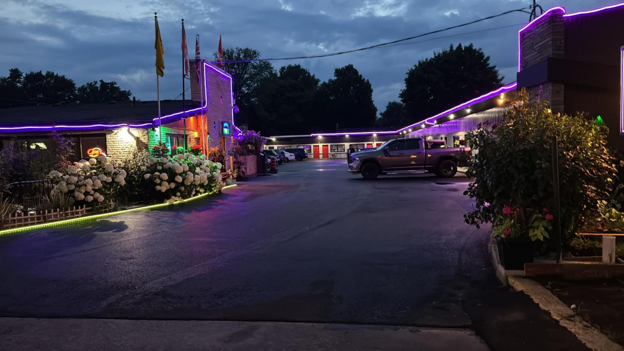 Crestwood Motel Burlington Exterior photo